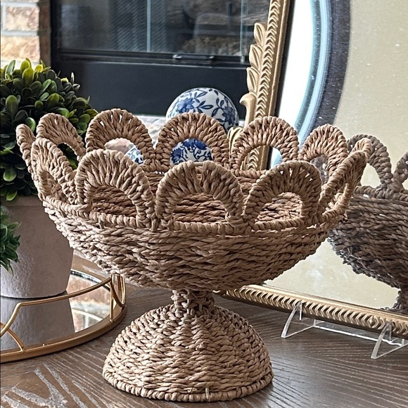 NEW! Shabby Chic Woven Natural Pedestal Basket Bowl - Picture 2 of 5